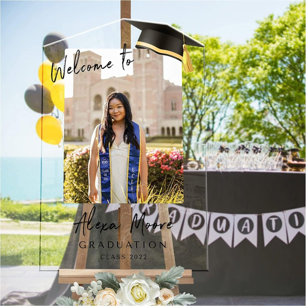 What To Add to Your Graduation Banner - SpeedyOrders