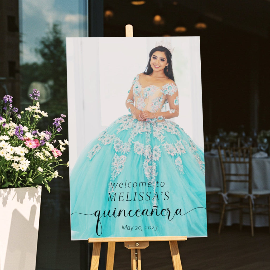 Quinceanera Welcome Sign with Photo, Mis Quince Sign - SpeedyOrders